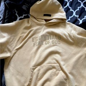 Yellow essentials fear of god sweater. Size XL only worn twice NO STAINS